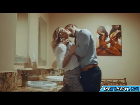 ❤️ Nalika pirang busty seduces anjeun dina restroom umum ❤❌ porno fb dina pornosu.sayhentai.ru ❌❤